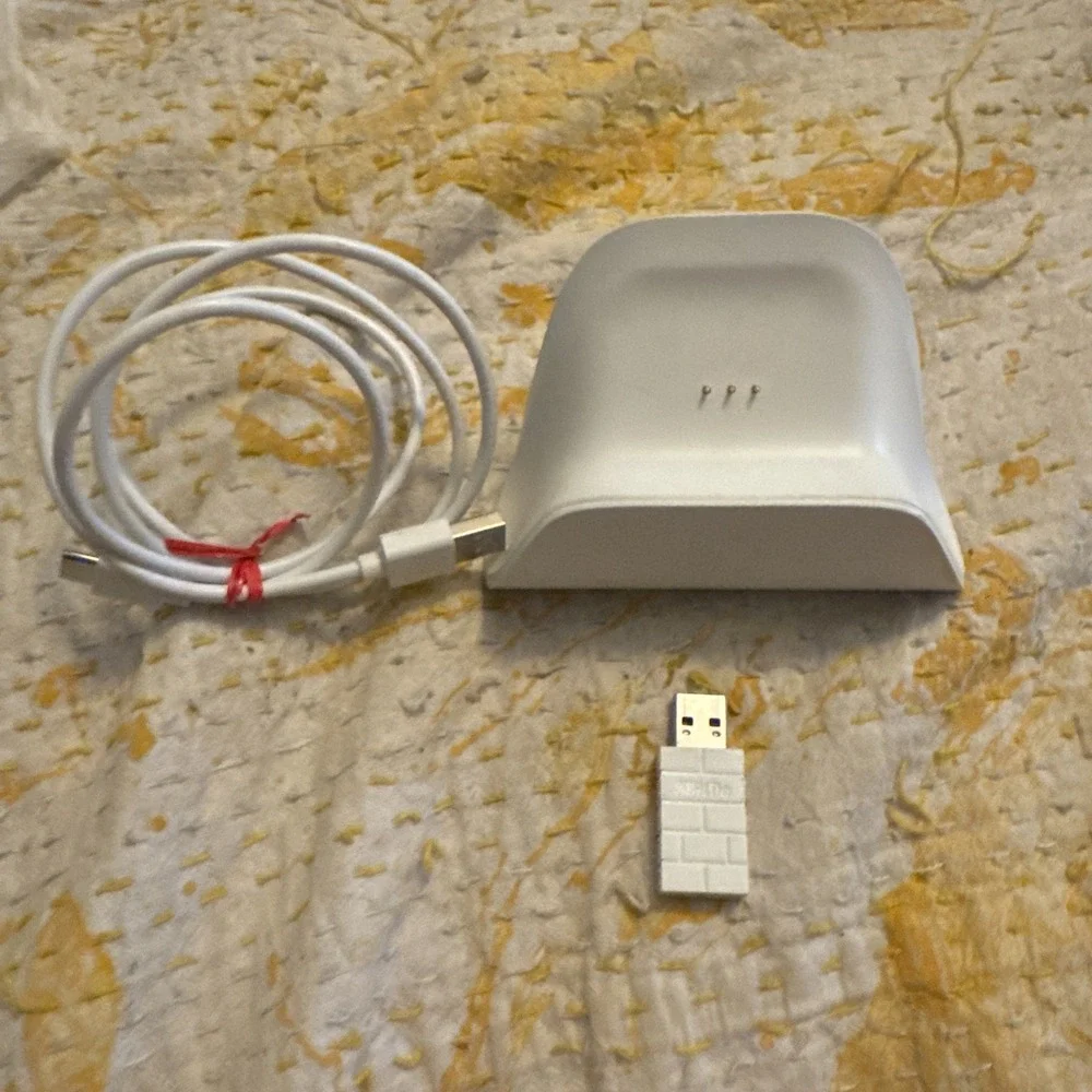 8Bitdo Charging Dock + 2.4 GHz Dongle For Ultimate Controller White FREE SHIP